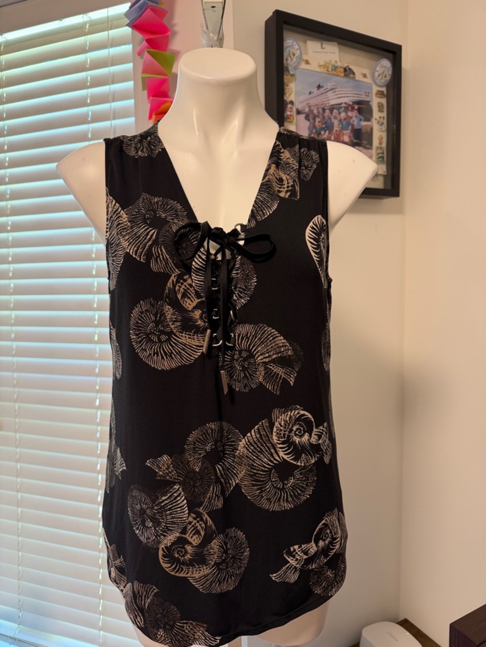 White House Black Market Seashell top